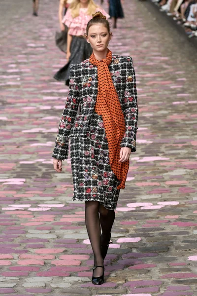 Look 25
